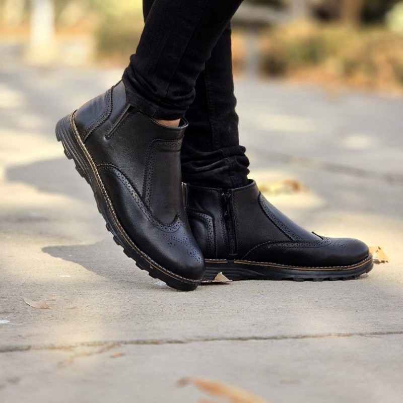 حراج واقعی  نیم بوت مردانه و پسرانه  بغل زیپ رنگ مشکی   فوق العاده  زیبا  دور دوخت با ارسال  رایگان