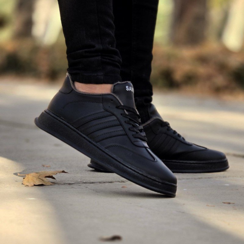 تخفیف باورنکردنی   کفش کتونی اسپرت مردانه  وپسرانه مدل آدیداس رنگ مشکی تمام بی نهایت خوشپا و خاص با ارسال رایگان