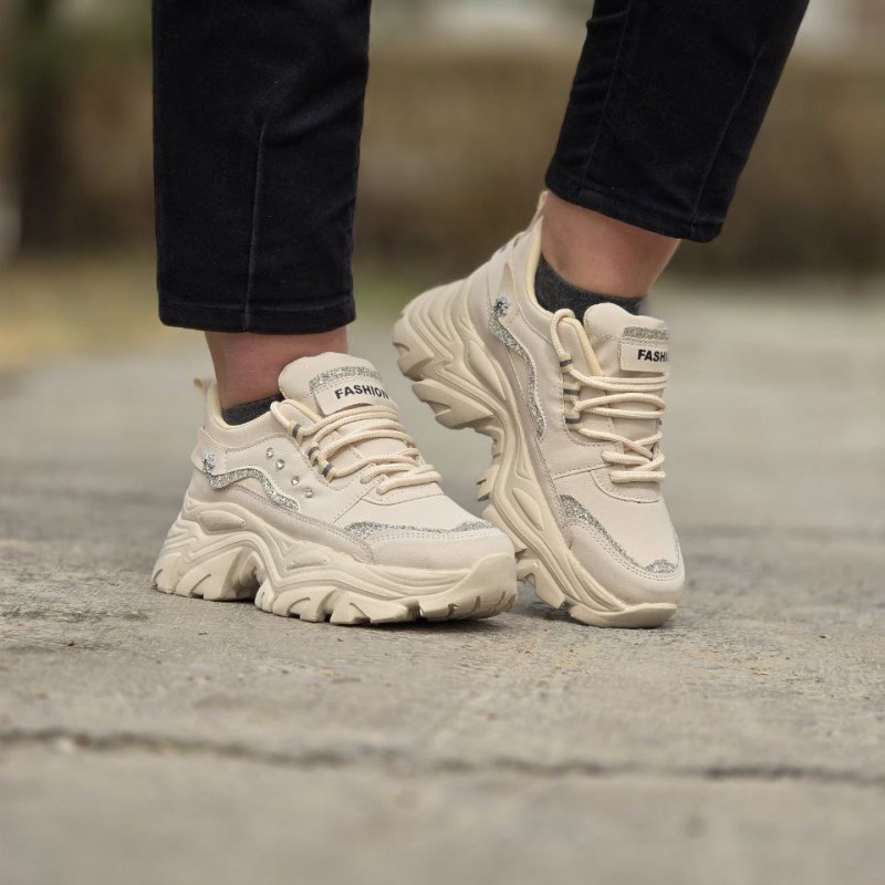 حرااااج  کفش اسپرت دخترانه مدل فشیون نگینی خوشگل و جذاب رنگ کرمی باارسال رایگان