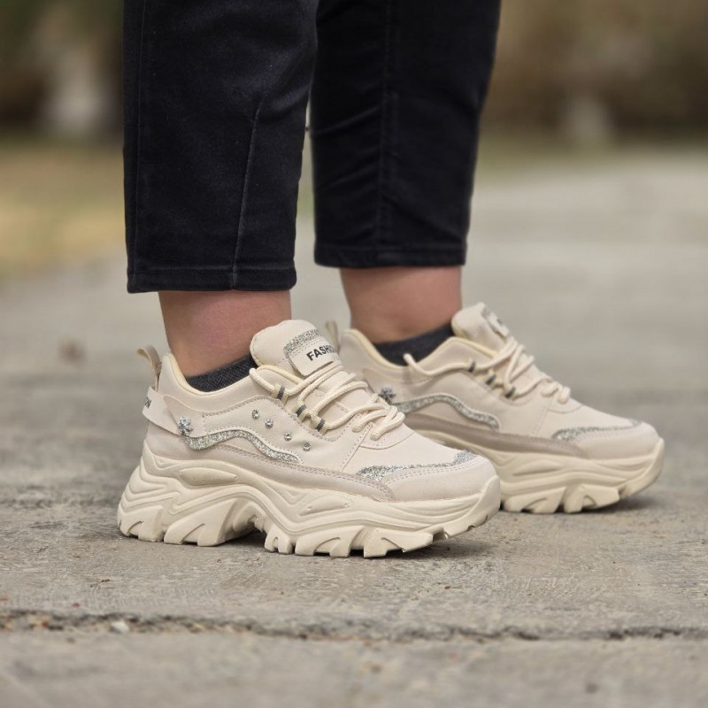 حراج فوق العاده جذاب کفش اسپرت دخترانه مدل فشیون نگینی جدید رنگ کرمی باارسال رایگان