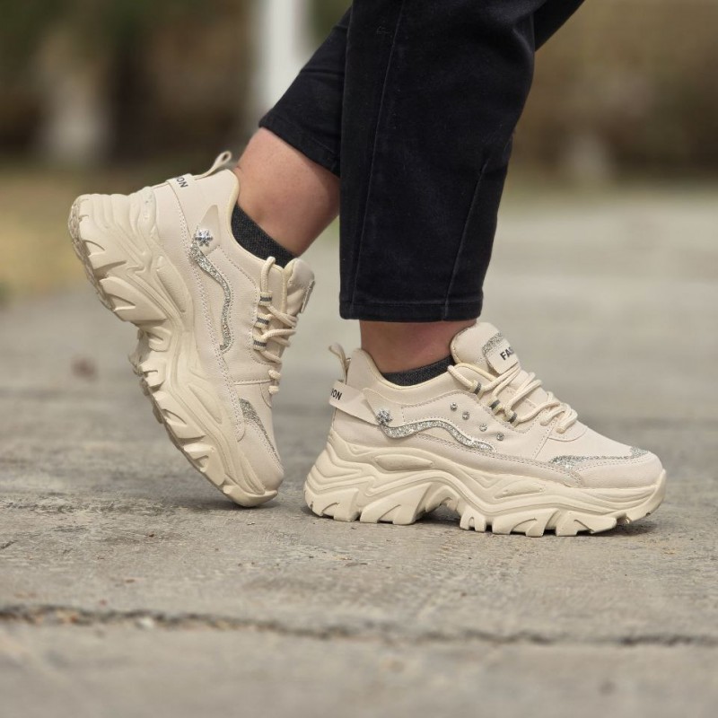 فروش استثنایی کفش اسپرت دخترانه مدل فشیون نگینی  شیک رنگ کرمی باارسال رایگان