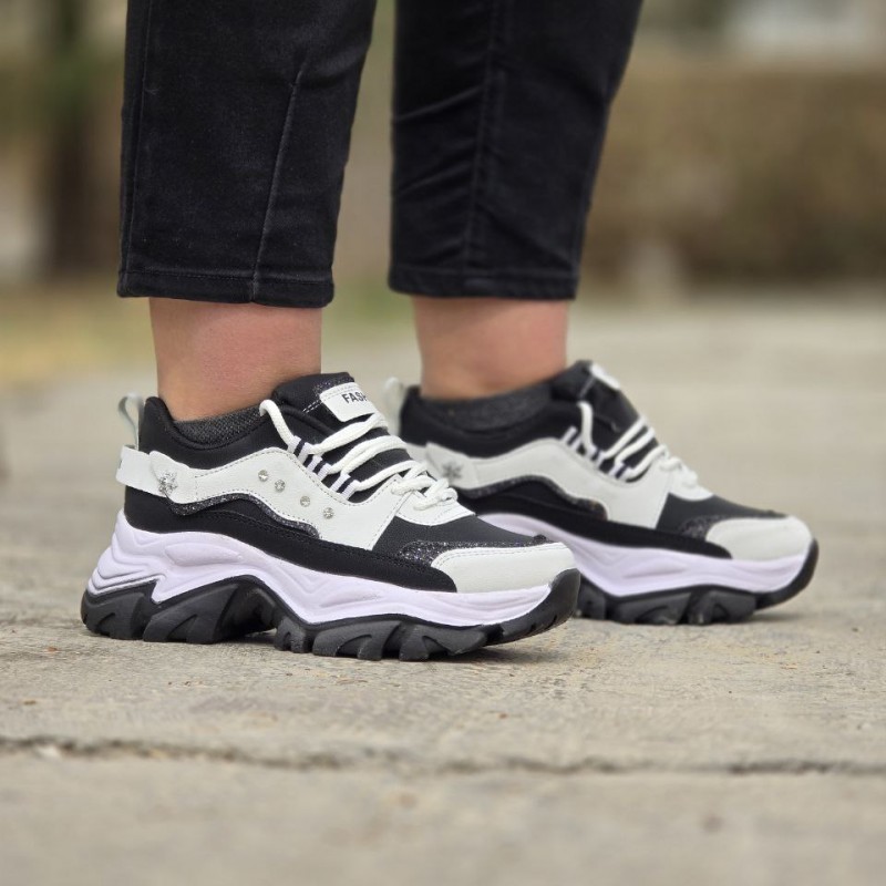 فروش فوق العاده این هفته کفش اسپرت دخترانه مدل فشیون نگینی باکیفیت عالی  رنگ مشکی سفید  باارسال رایگان