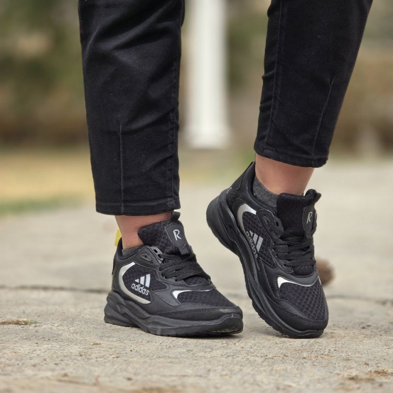 فروش شیک ترین کفش کتونی اسپرت دخترانه مدل رامیلا آدیداس بادوام و عالی رنگ مشکی طوسی باارسال رایگان