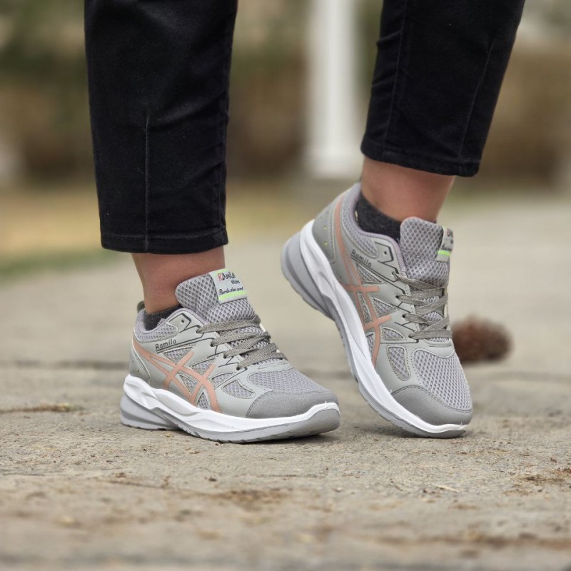 فروش جدید کفش کتونی اسپرت دخترانه مدل رامیلا آسیکس سبک و راحت رنگ طوسی کرم باارسال رایگان