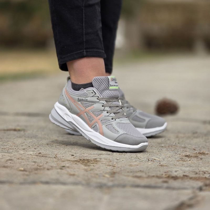 تخفیف فوق العاده کفش کتونی اسپرت دخترانه مدل رامیلا آسیکس یه مدل منحصر بفرد رنگ طوسی کرم باارسال رایگان