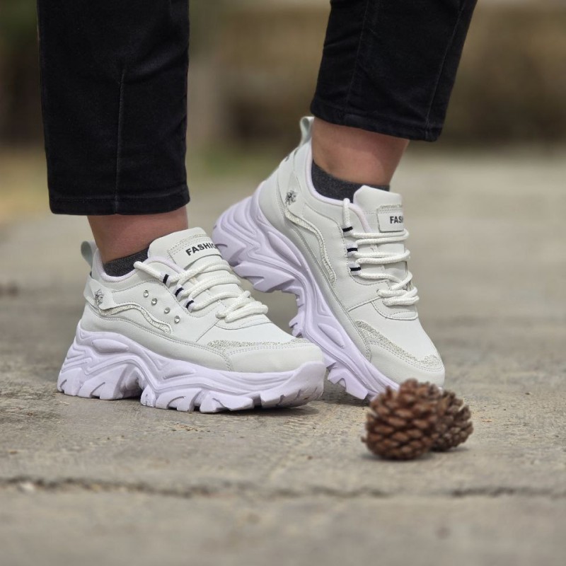 حراج جذابمون کفش اسپرت دخترانه مدل فشیون نگینی مناسب مهمانی و جشن ها رنگ سفید تمام  باارسال رایگان