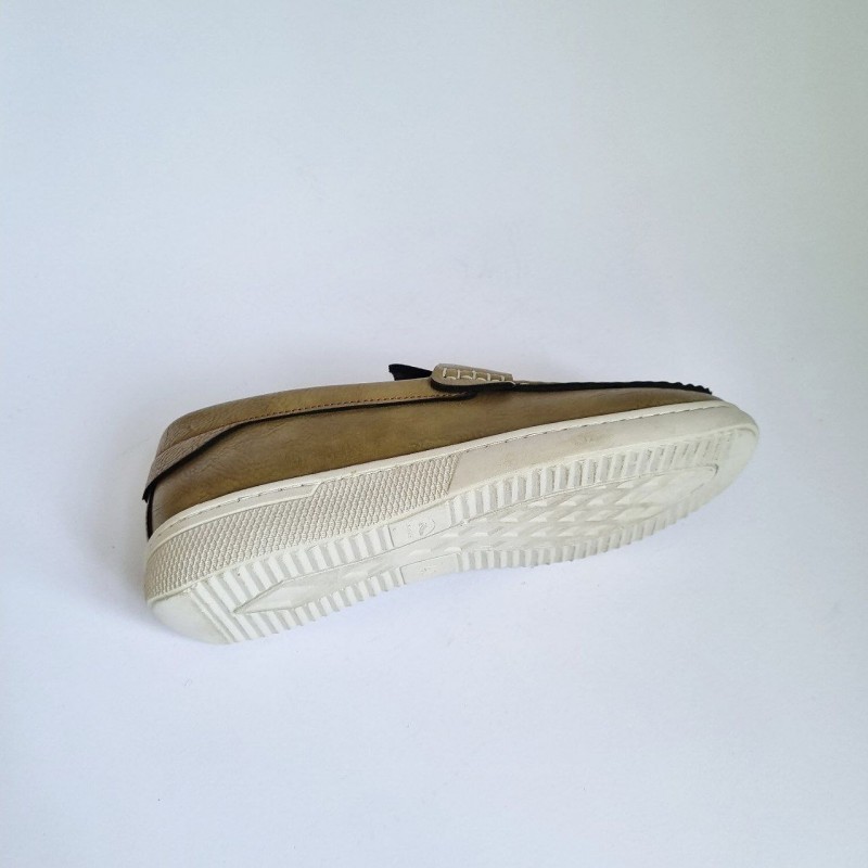 حراج شگفت انگیز کفش  کالج مردانه پسرانه  زیبا و سبک رنگ زیتونی باارسال رایگان