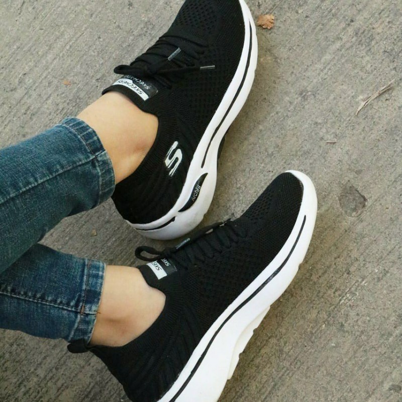 کفش بافت اسپرت  زنانه مدل اسکیچرز مناسب پیاده روی رنگ مشکی زیره سفید کد 4185