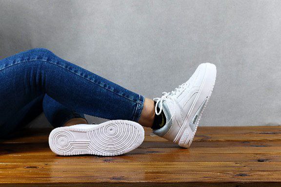 کفش کتونی اسپرت دخترانه و زنانه مدل جدید رنگ سفید ابی کد 4256