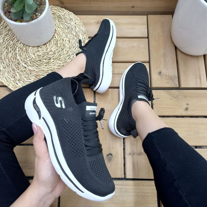 تخفیف کفش اسپرت زنانه و دخترانه  جورابی مدل اسکیچرز فوق العاده عالی برای پیاده روی  رنگ مشکی زیره سفید