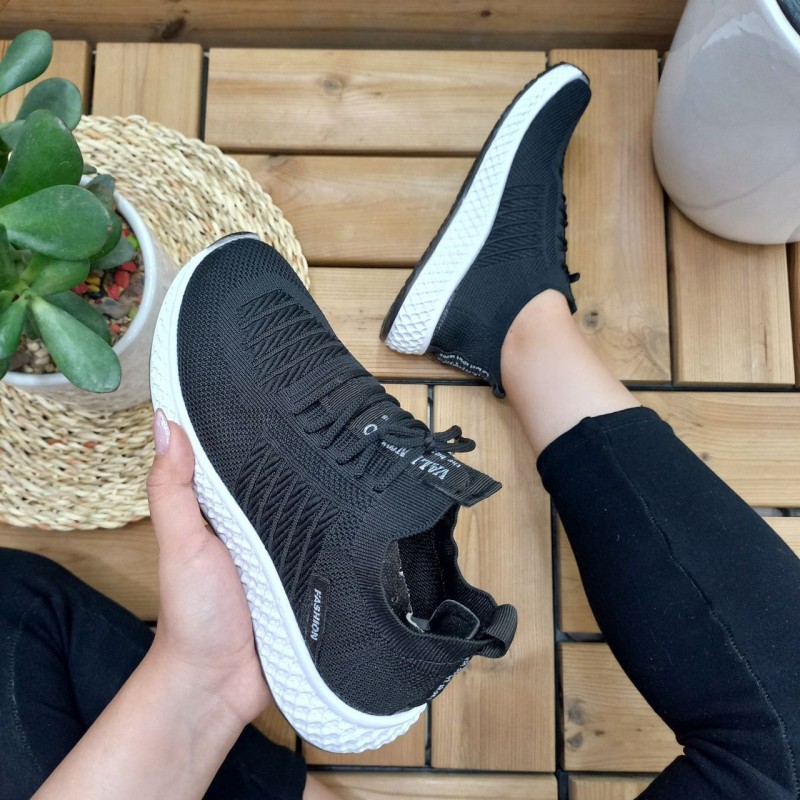 کفش اسپرت زنانه و دخترانه  جورابی مدل fashion رنگ مشکی سفید