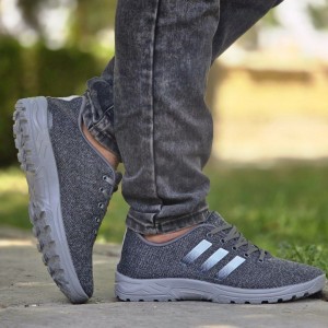 حرااااج  کفش اسپرت مردانه مدل آدیداس پرفروش و خاص رنگ مشکی سفید باارسال رایگان