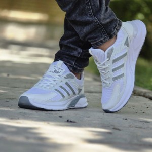 فروش فوق العاده   کفش اسپرت مردانه پسرانه مدل ادیداس راحت وبادوام  رنگ سفید طوسی ارسال رایگان
