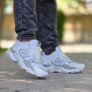 فروش فوق العاده   کفش اسپرت مردانه پسرانه مدل نیوبالانس راحت ومقاوم  رنگ سفید ارسال رایگان