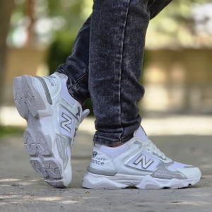 فروش فوق العاده   کفش اسپرت مردانه پسرانه مدل ادیداس راحت وبادوام  رنگ سفید طوسی ارسال رایگان