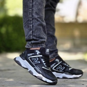 فروش بی نظیر    کفش اسپرت مردانه پسرانه مدل نیوبالانس زیبا و خاص  رنگ سفید مشکی  ارسال رایگان