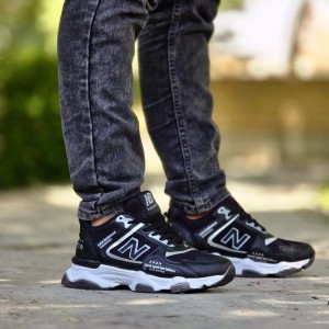 فروش بی نظیر    کفش اسپرت مردانه پسرانه مدل نیوبالانس زیبا و خاص  رنگ سفید مشکی  ارسال رایگان