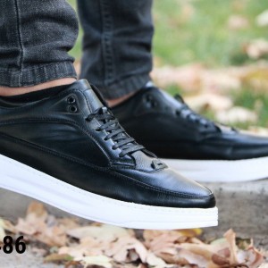 فروش شگفت انگیز کفش اسپرت مردانه پسرانه  راحت و شیک  رنگ مشکی  ارسال رایگان