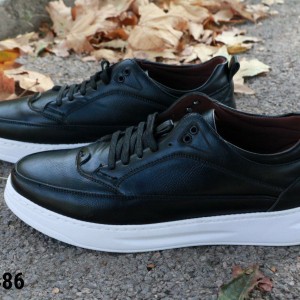 فروش شگفت انگیز کفش اسپرت مردانه پسرانه  راحت و شیک  رنگ مشکی  ارسال رایگان