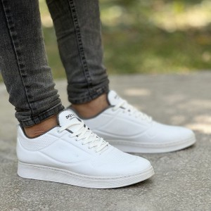 حراج ویژه کفش اسپرت مردانه پسرانه  مدل اسکیچرز   مناسب برای خاص  پسند ها رنگ سفید کد3411