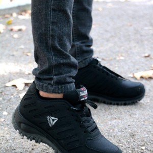 فروش باورنکردنی  کفش اسپرت  مردانه و پسرانه  مدل ریبوک زیبا و جدید رنگ سورمه ای  با ارسال رایگان