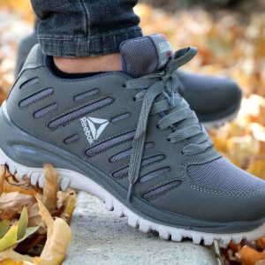 فروش بی نظیر  کفش اسپرت  مردانه و پسرانه  مدل ریبوک زیبا و جدید رنگ طوسی  با ارسال رایگان