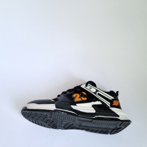 حراج فوق العاده کفش اسپرت مردانه پسرانه مدل جردن 23 رنگ مشکی نارنجی   زیره سفید  پرفروش  با ارسال رایگان