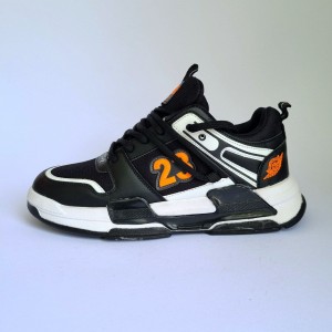 حراج فوق العاده کفش اسپرت مردانه پسرانه مدل جردن 23 رنگ مشکی نارنجی   زیره سفید  پرفروش  با ارسال رایگان