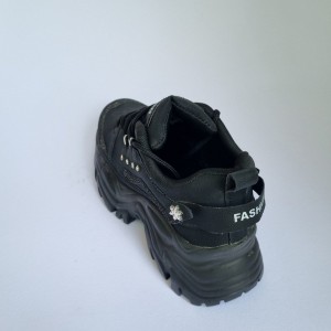 حراج ویژه  کفش اسپرت دخترانه مدل فشیون بسیار شیک و جذاب  رنگ مشکی سفید  باارسال رایگان