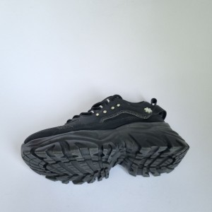 حراج ویژه  کفش اسپرت دخترانه مدل فشیون بسیار شیک و جذاب  رنگ مشکی سفید  باارسال رایگان