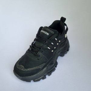 حراج ویژه  کفش اسپرت دخترانه مدل فشیون بسیار شیک و جذاب  رنگ مشکی سفید  باارسال رایگان