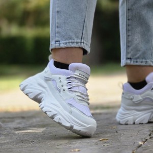 حراجی ویژه کفش اسپرت زنانه دخترانه فشیون مدل نگینی جدید و منحصر بفرد رنگ کرم تمام  باارسال رایگان