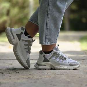 فروش هیجان انگیز  کفش اسپرت زنانه دخترانه  مدل فشیون باکیفیت خاص رنگ سفید طوسی باارسال رایگان