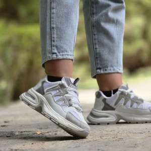 فروش فوق العاده  کفش اسپرت زنانه دخترانه  مدل فشیون شیک و جذاب رنگ سفید کرم باارسال رایگان