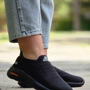 فروش استثنایی  کفش اسپرت زنانه و دخترانه  جورابی مدل اسکیچرز خاص و مقاوم رنگ مشکی باارسال رایگان