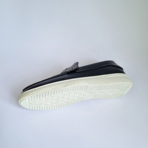 فروش فوق العاده  کفش اسپرت مردانه پسرانه مدل  جدید راحت و مناسب پیاده روی با ارسال رایگان