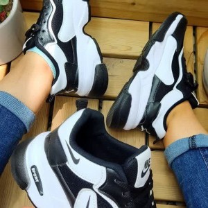 تخفیف عیدانه کفش کتونی اسپرت زنانه و دخترانه مدل نایک بادوام و زیبا رنگ مشکی سفید باارسال رایگان کد 5057