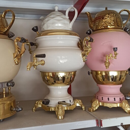 سماور گازی طلایی سماور سفید طلایی سماورگازی عدسی با قوری چینی سفید ضخیم استاندارد رنگ کوره ای براق