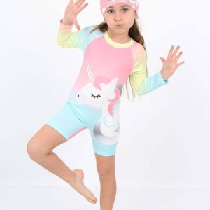 مایو یونیکورن همراه با کلاه