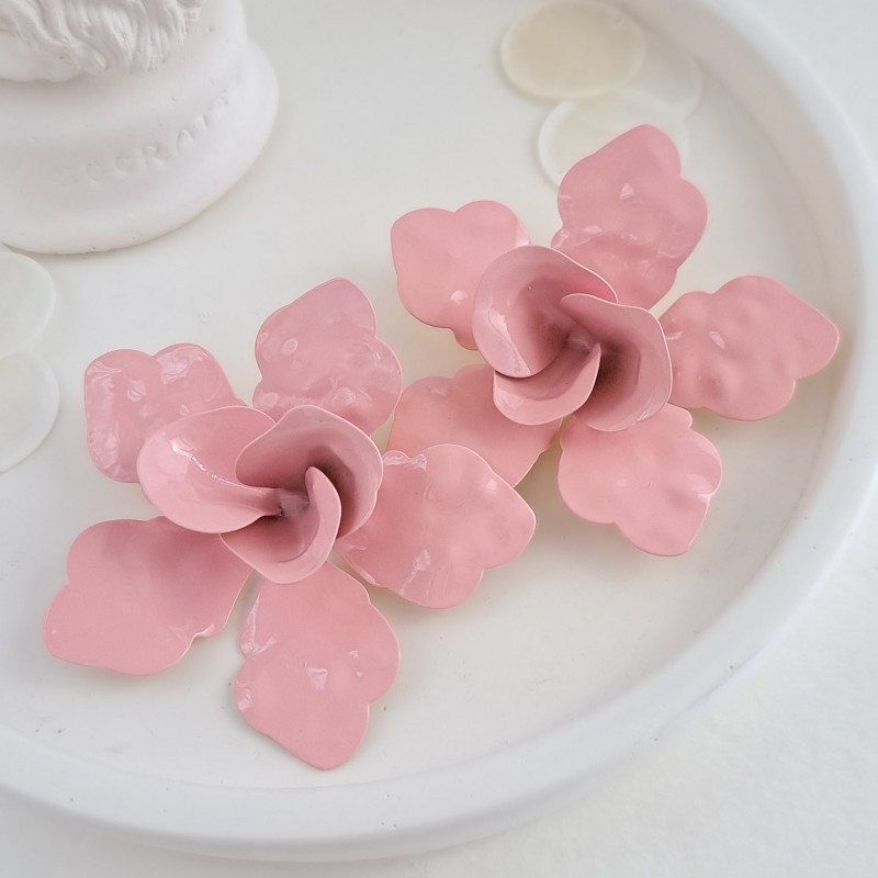 گوشواره گل درشت صورتی زارا.