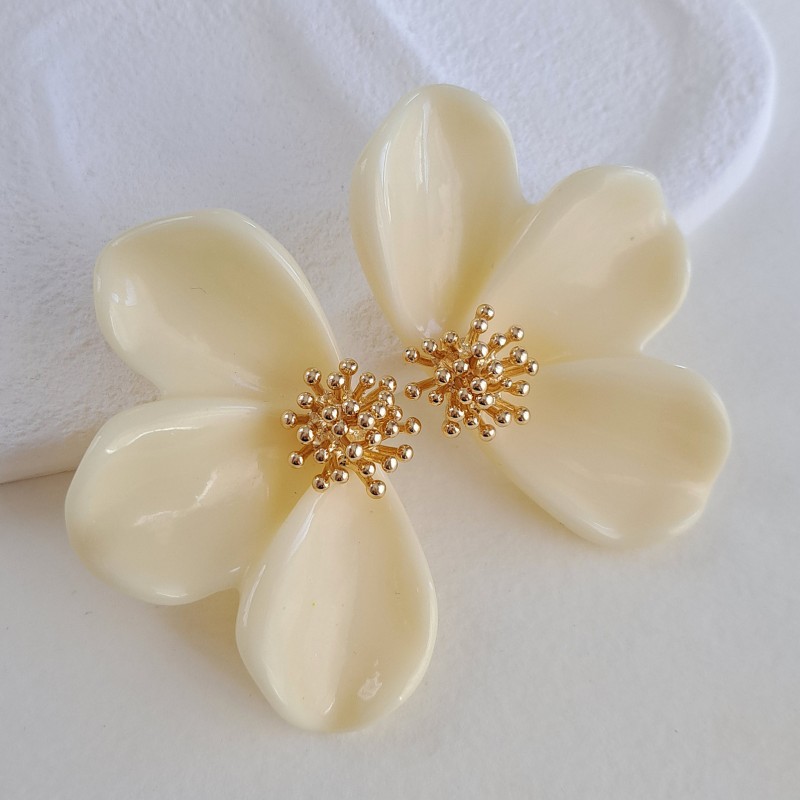گوشواره گل سه پر عاجی رنگ زارا