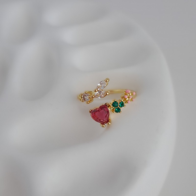 انگشتر قلب قرمز با نگین سبز