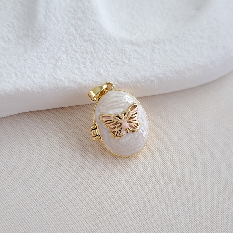 گردنبند لاکت دایره‌ای طرح پروانه**