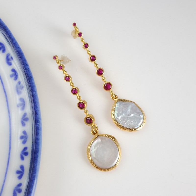 گوشواره بلند نگین صورتی و مروارید باروک طبیعی *