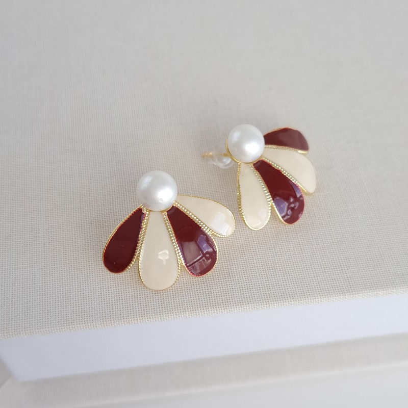 گوشواره گل مرواریدی میناکاری زرشکی و استخونی(ساخت کره)