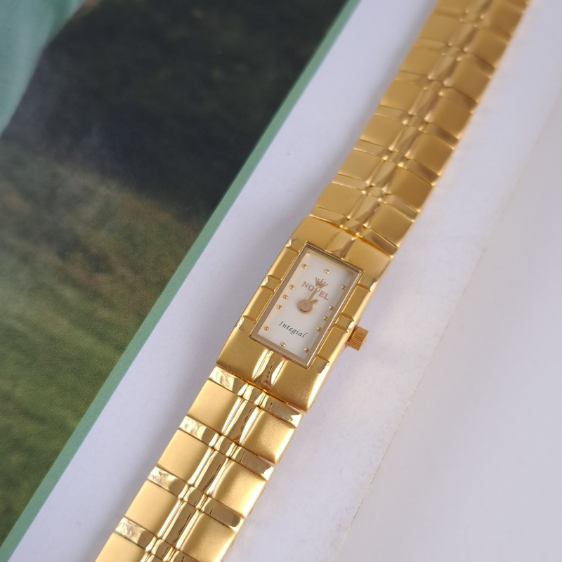 ساعت وینتیج صفحه مستطیلی طلایی Novel*