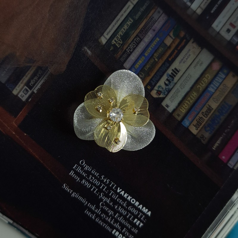 کاور دکمه گل توری و گل طلایی*