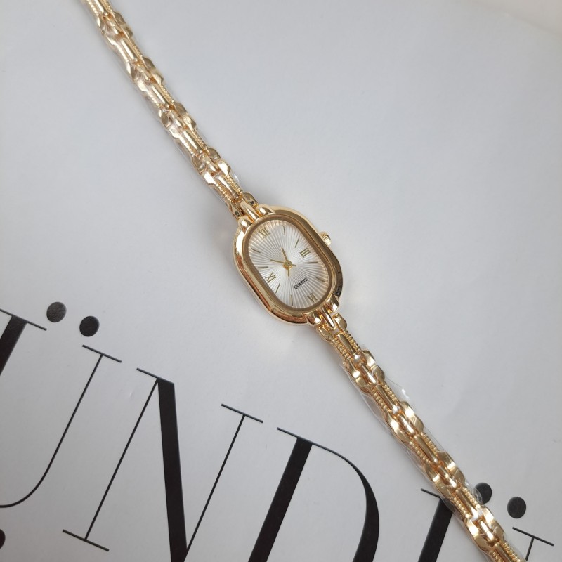 ساعت صفحه بیضی سفید بند دستبندی*