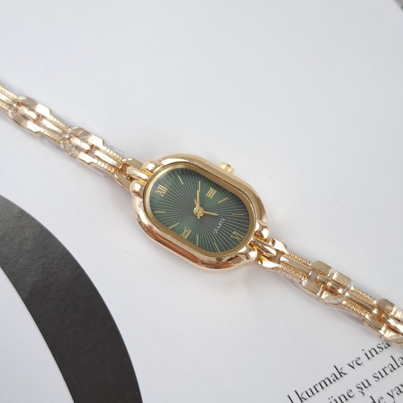 ساعت صفحه سبز بیضی بند مولتی لینک