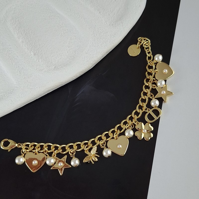 دستبند مستر دیور آویز قلب و ستاره و زنبور**